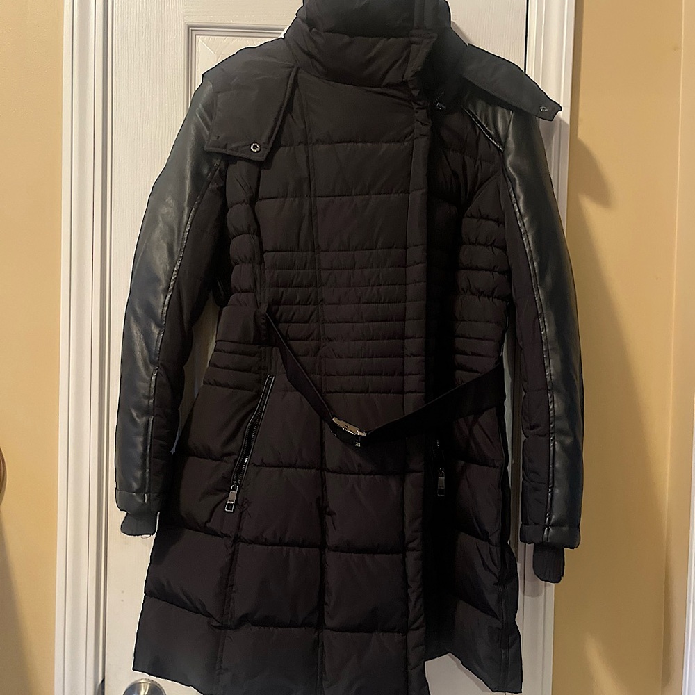 GUESS long puffer jacket with hood.